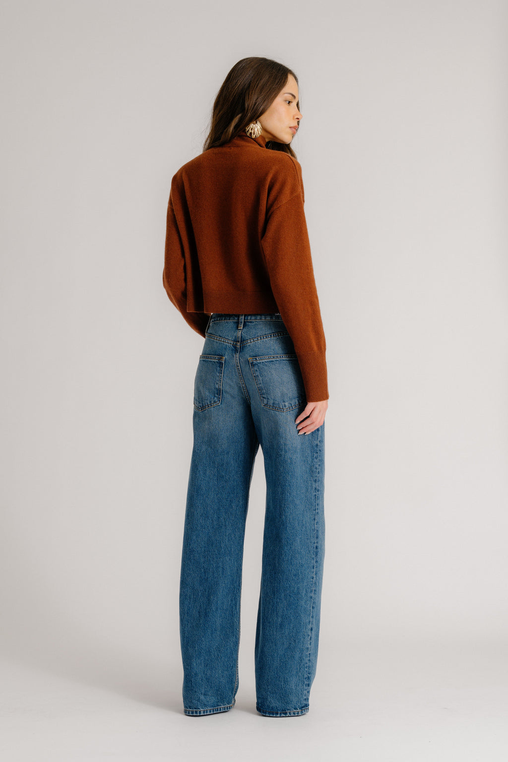 SABLE CASHMERE TURTLENECK SWEATER | MAHOGANY