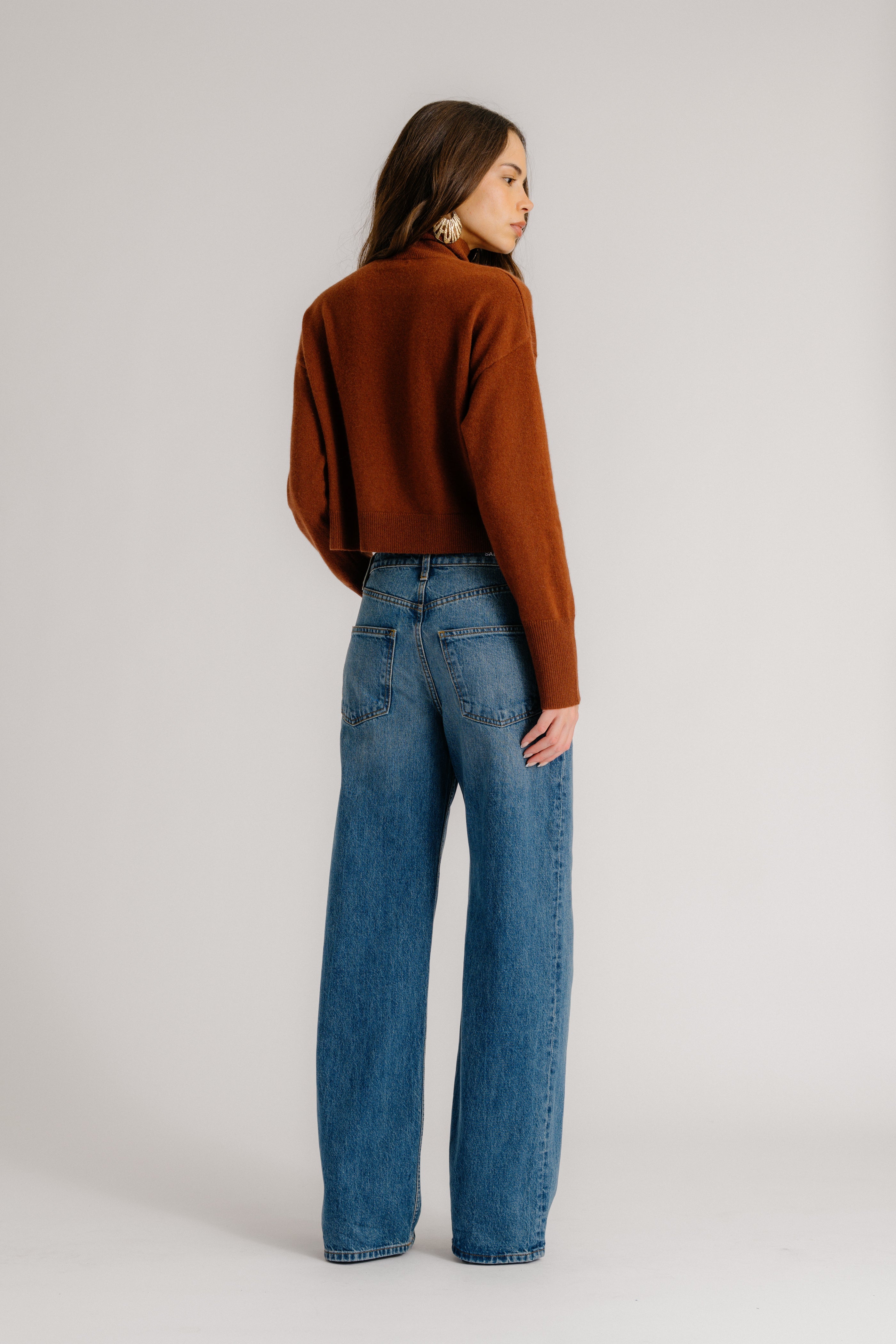 SABLE CASHMERE TURTLENECK SWEATER | MAHOGANY