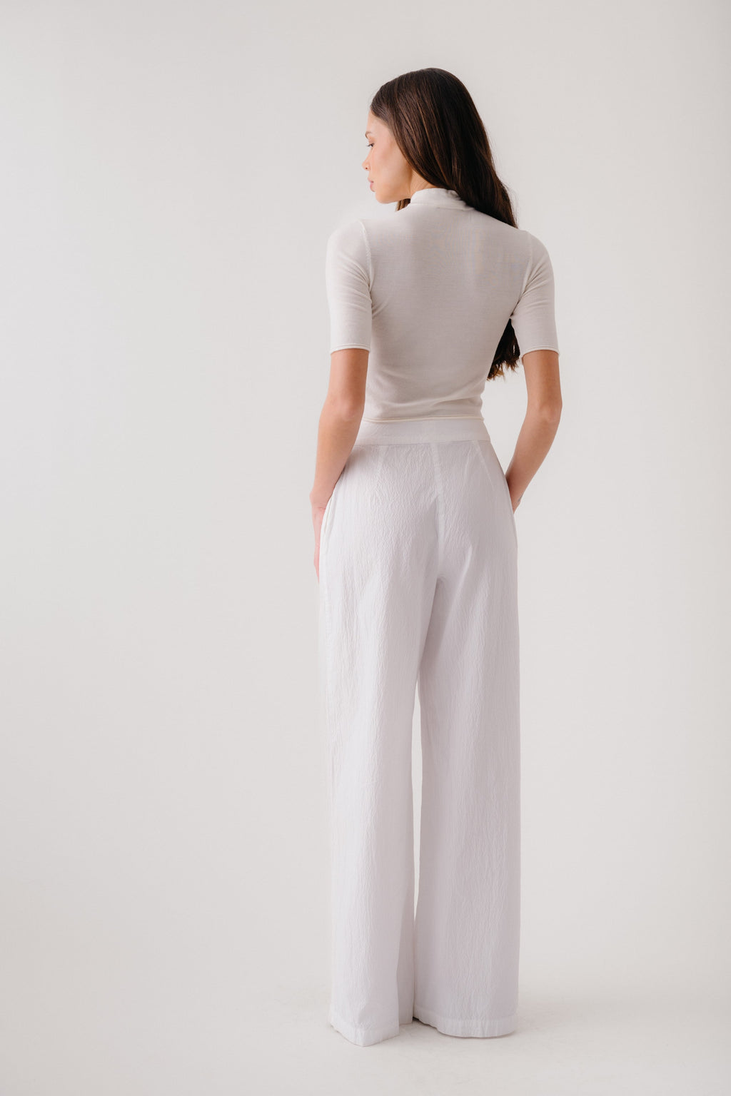 EMBER CASHMERE CROPPED SHORT SLEEVE MOCK NECK | GARDENIA