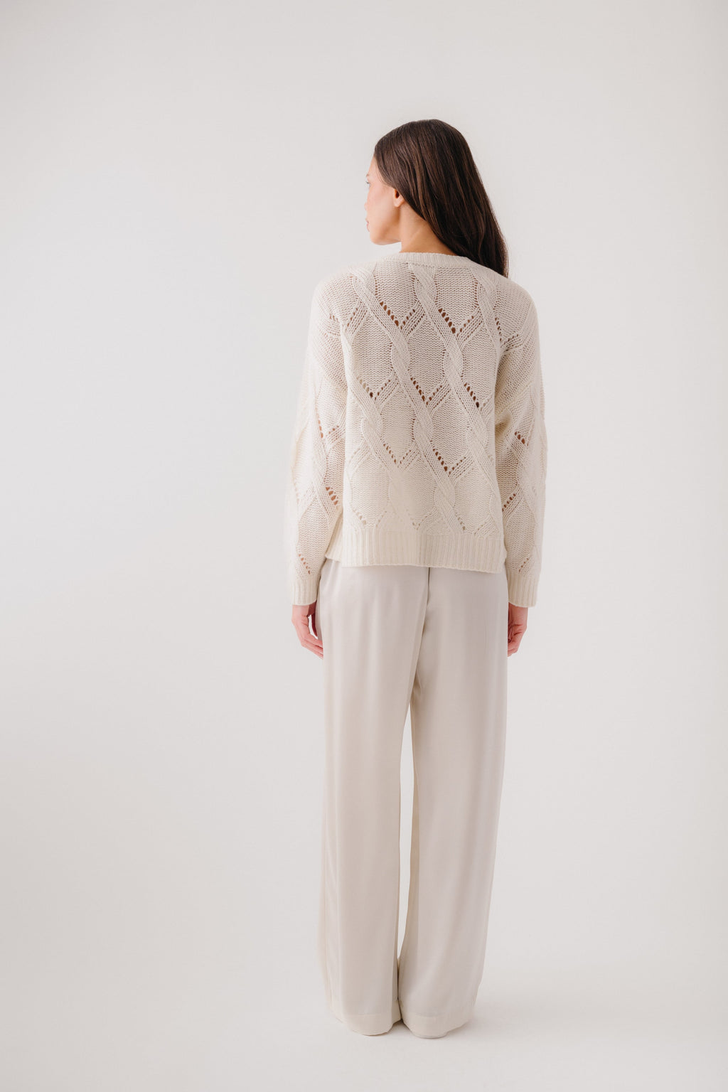 GIA SLOUCHY CABLE KNIT CASHMERE CREWNECK SWEATER | GARDENIA