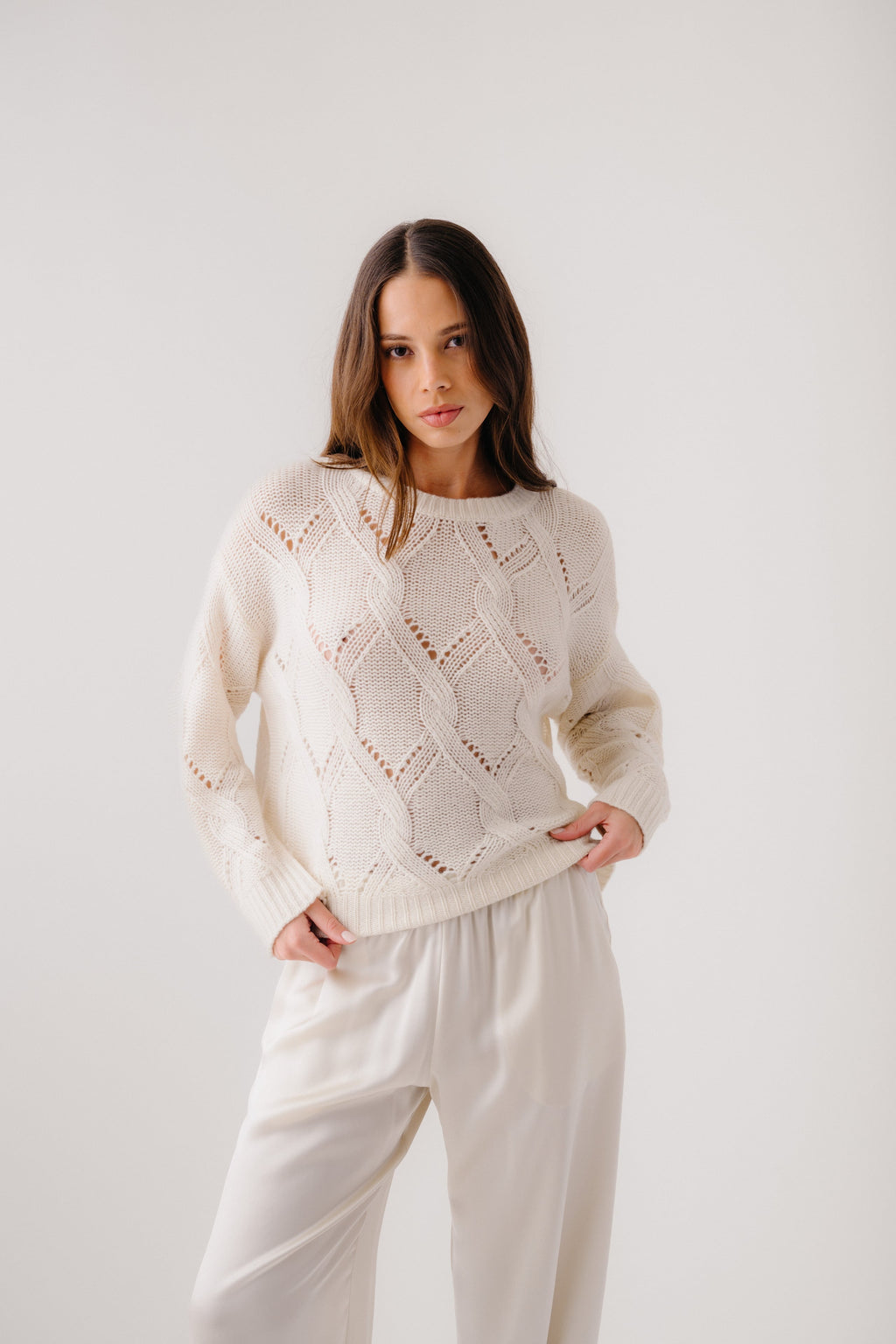 GIA SLOUCHY CABLE KNIT CASHMERE CREWNECK SWEATER | GARDENIA