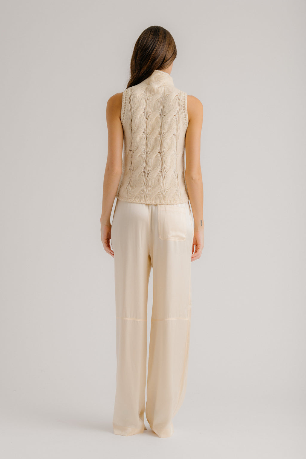 SALVIA SLEEVELESS CABLE TURTLENECK | BUTTERCREAM