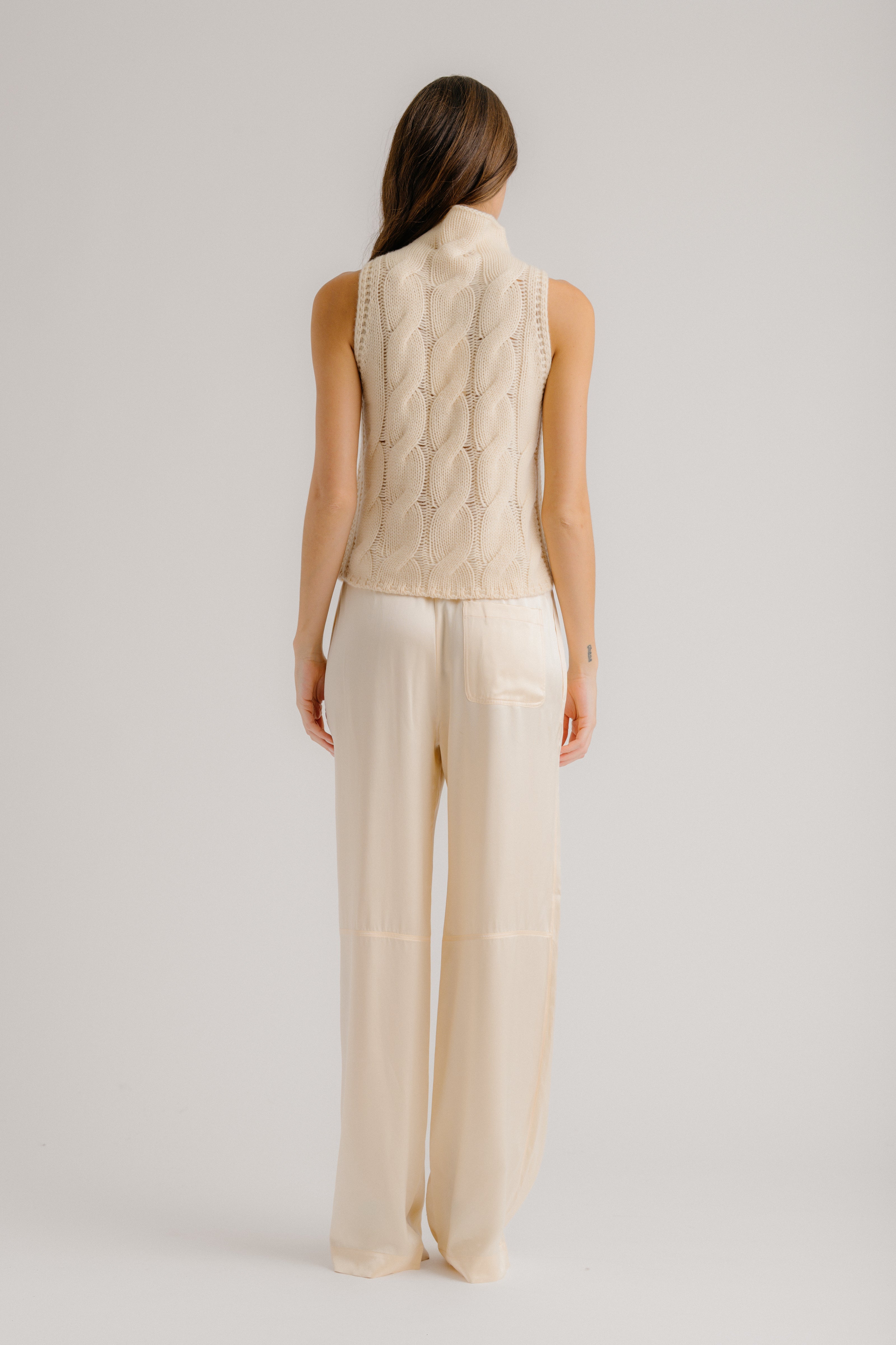 SALVIA SLEEVELESS CABLE TURTLENECK | BUTTERCREAM