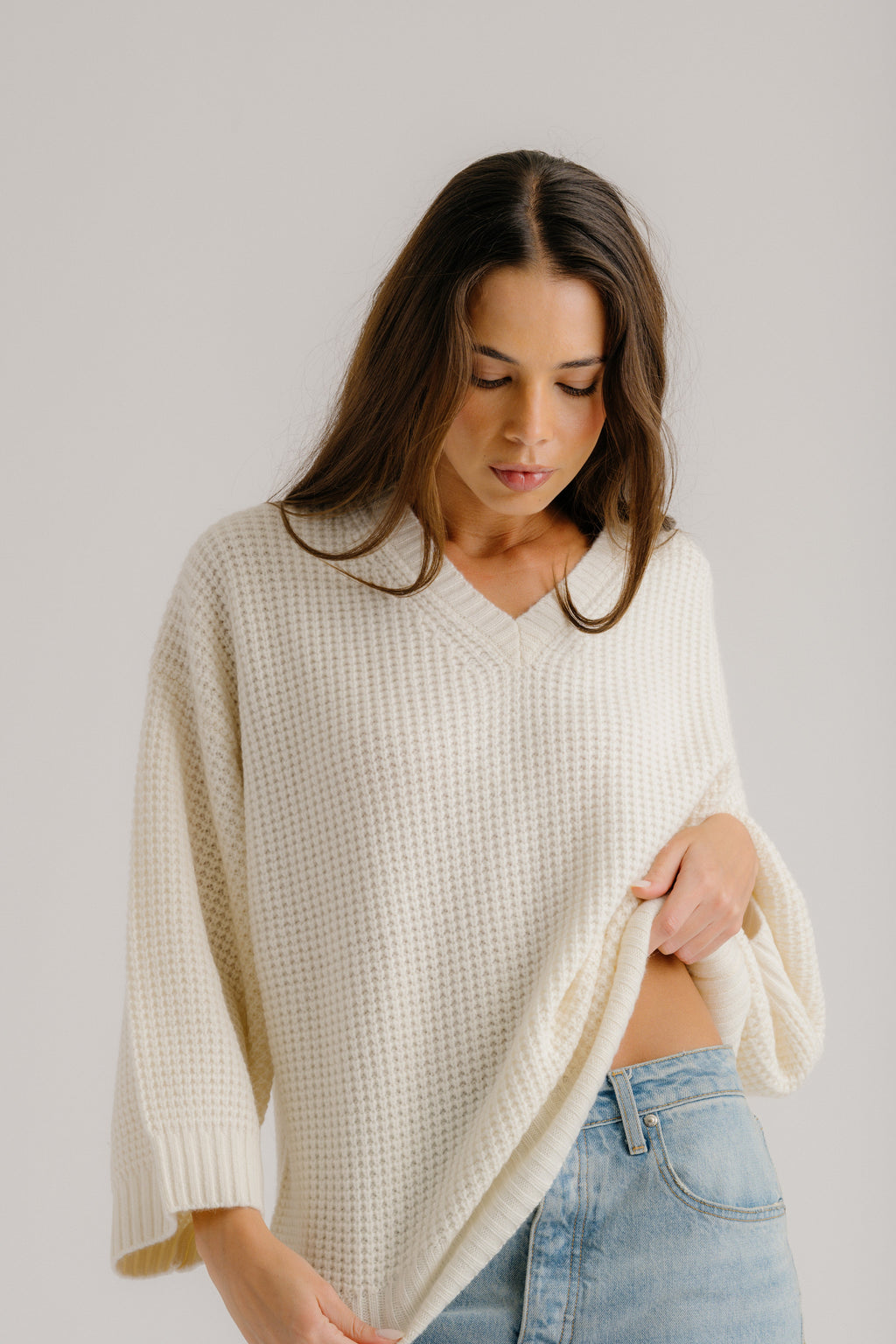 LINDEN SLOUCHY V-NECK RIBBED CASHMERE SWEATER | GARDENIA